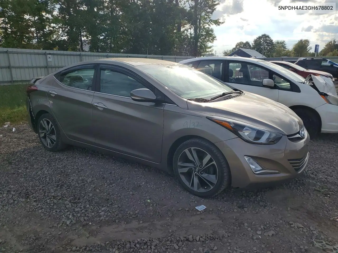 2016 HYUNDAI ELANTRA VIN 5NPDH4AE3GH678802 — фото 4