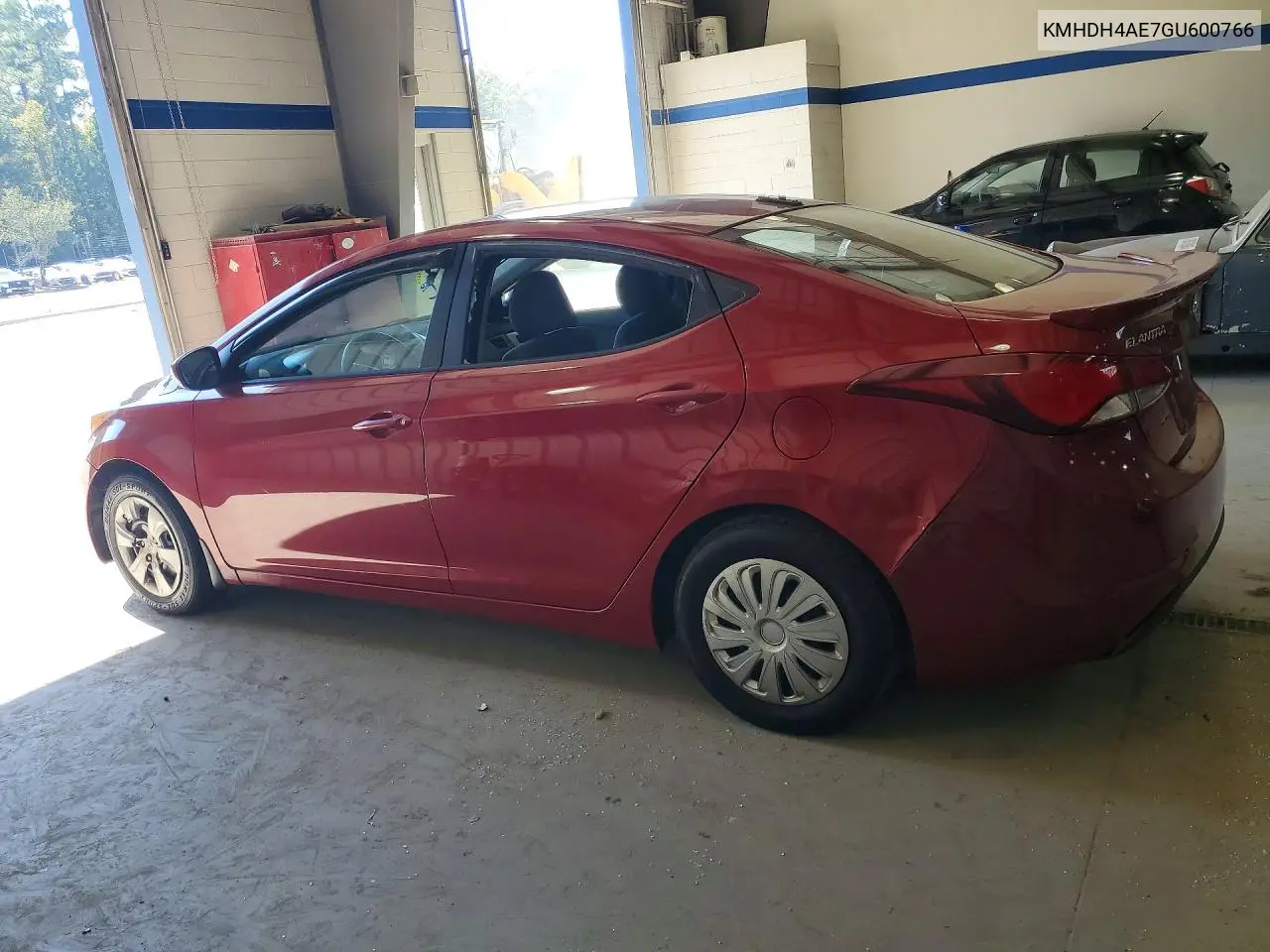 2016 HYUNDAI ELANTRA VIN KMHDH4AE7GU600766 — фото 2