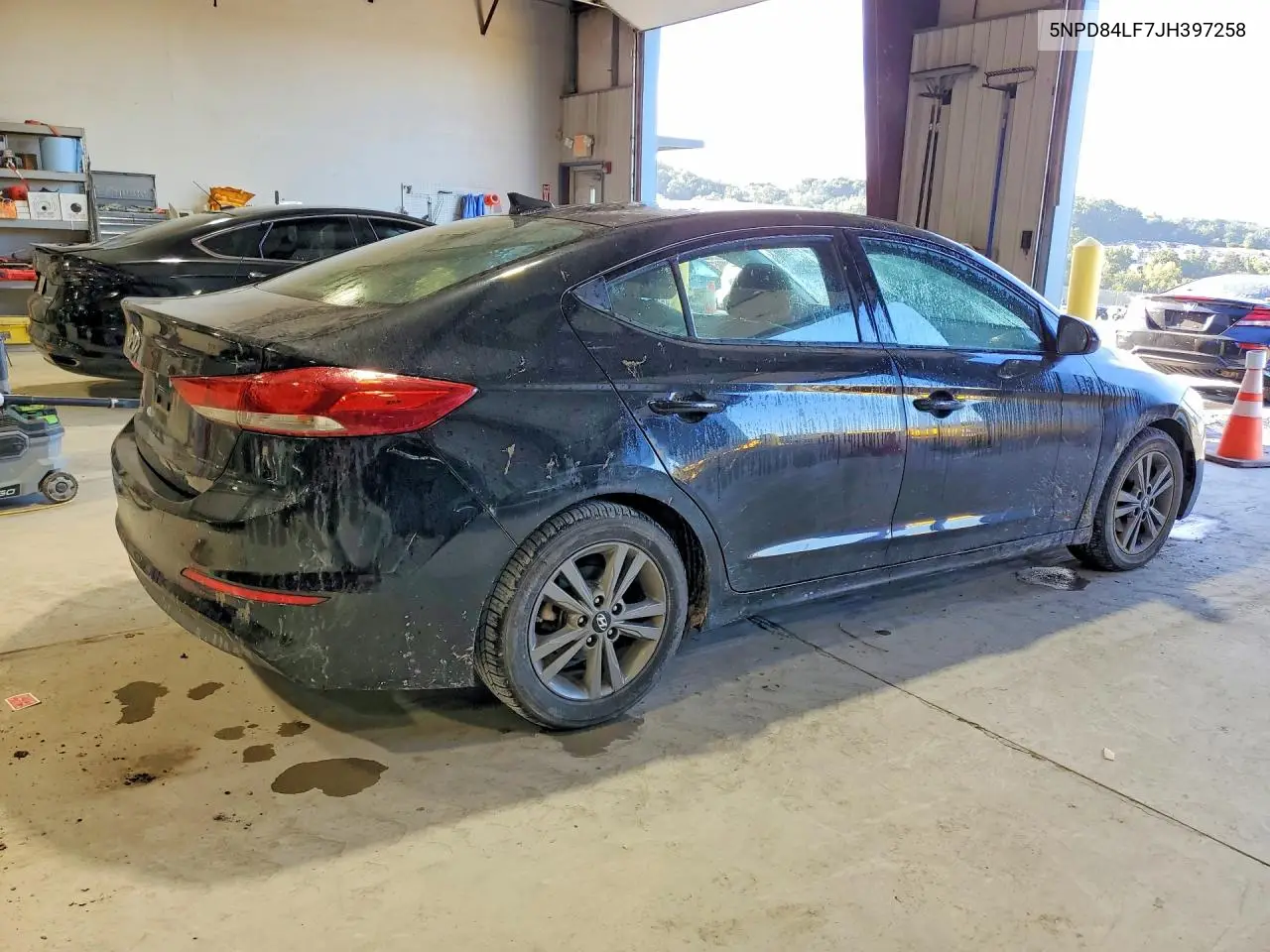2018 HYUNDAI ELANTRA VIN 5NPD84LF7JH397258 — фото 3