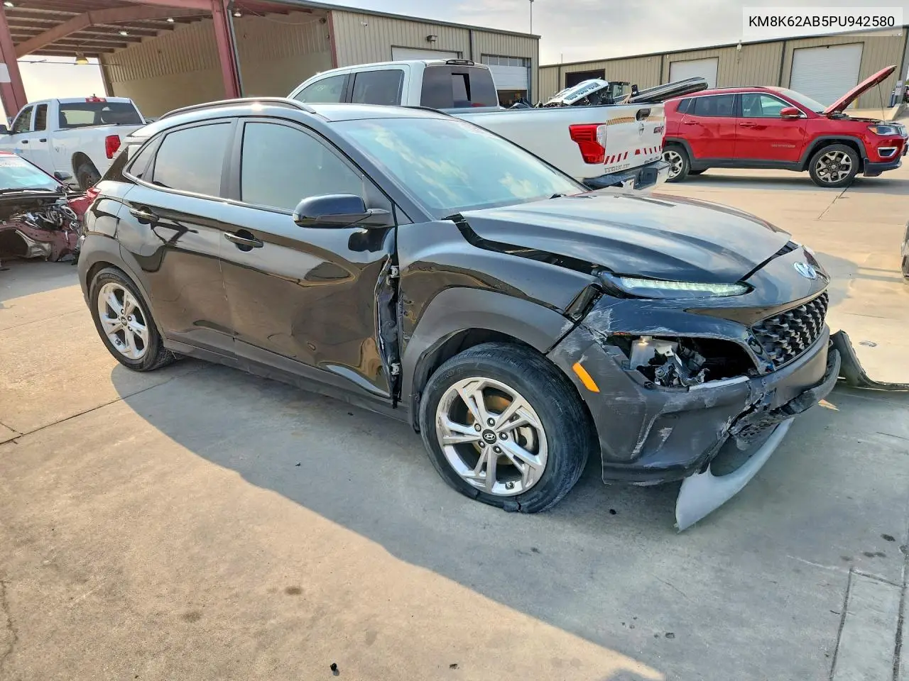 2023 HYUNDAI KONA VIN KM8K62AB5PU942580 — фото 4