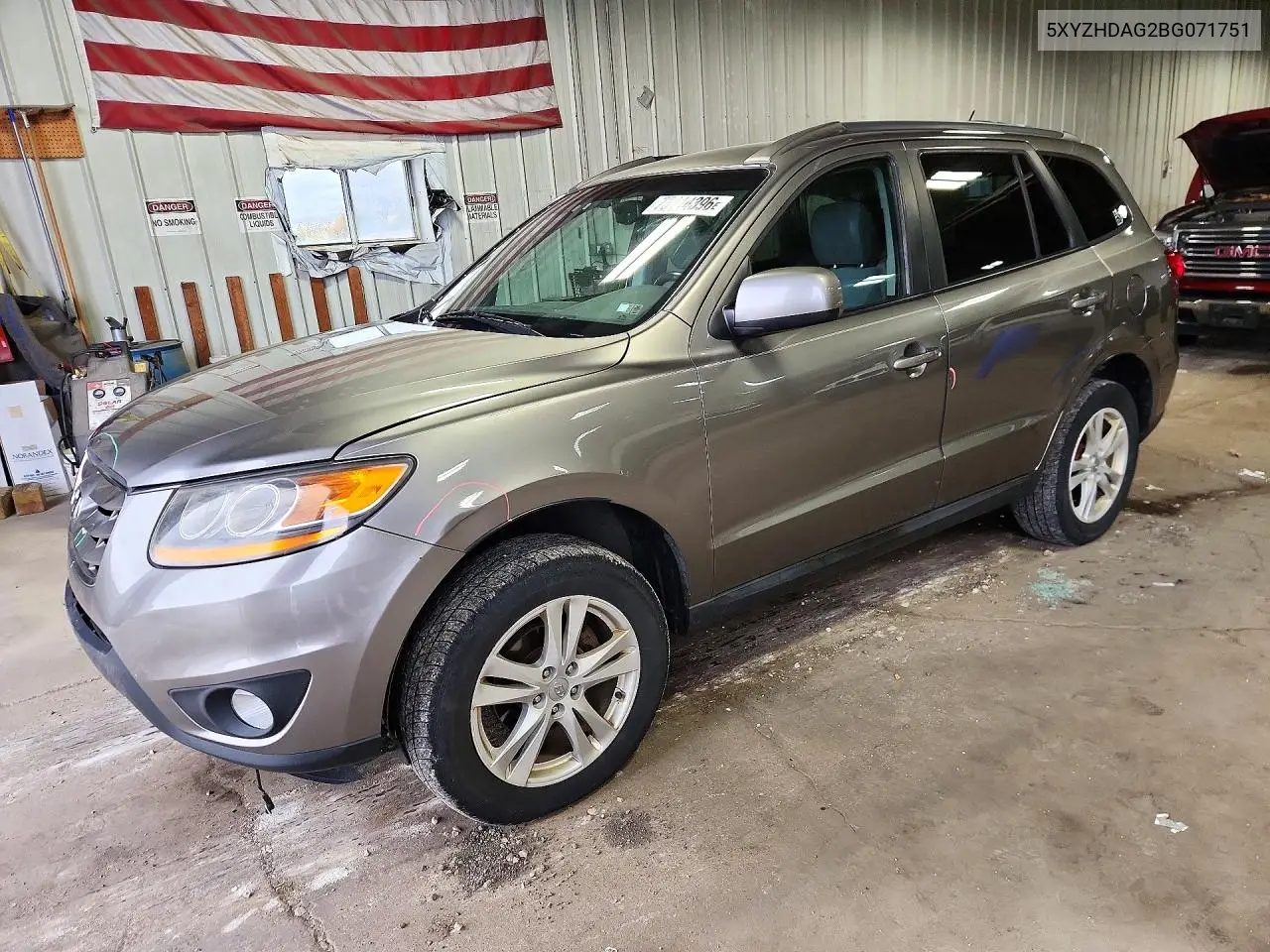 HYUNDAI SANTA FE 2011, VIN 5XYZHDAG2BG071751