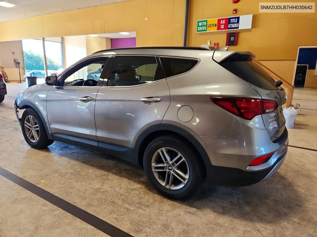 2017 HYUNDAI SANTA FE VIN 5NMZUDLB7HH030642 — фото 2