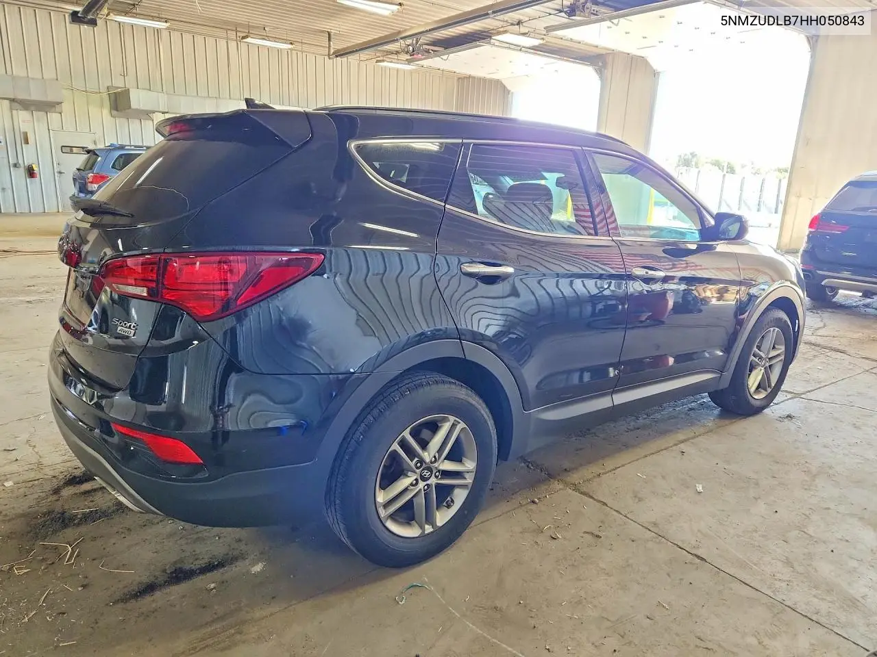 2017 HYUNDAI SANTA FE VIN 5NMZUDLB7HH050843 — фото 3