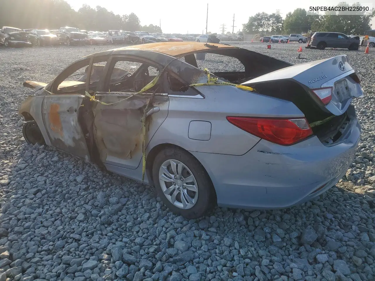 2011 HYUNDAI SONATA VIN 5NPEB4AC2BH225090 — фото 2