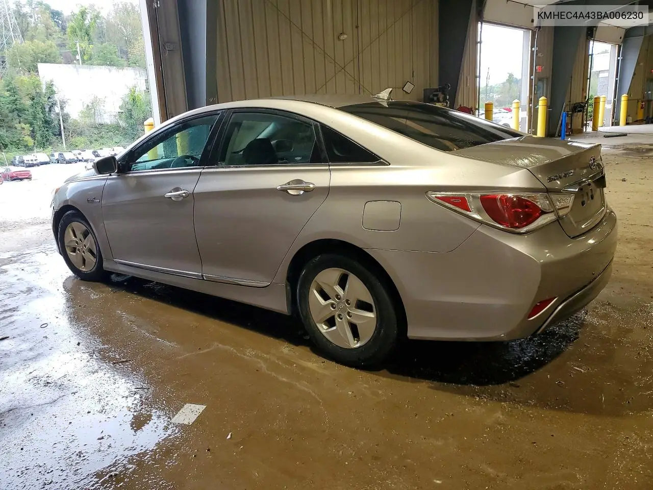 2011 HYUNDAI SONATA VIN KMHEC4A43BA006230 — фото 2