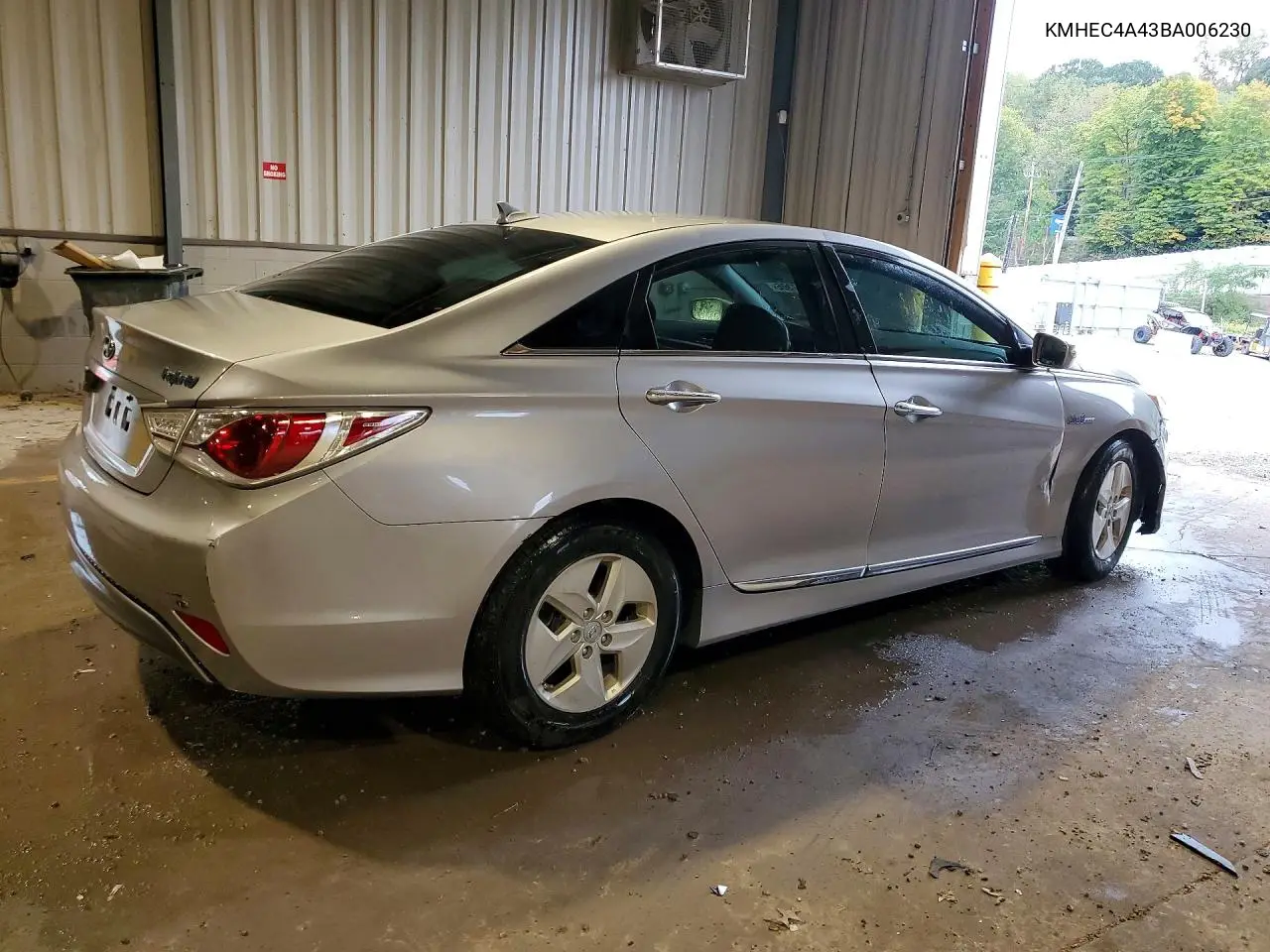 2011 HYUNDAI SONATA VIN KMHEC4A43BA006230 — фото 3