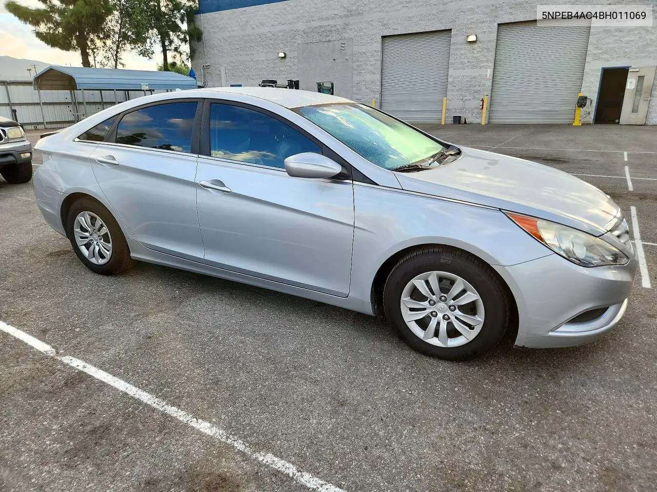 2011 HYUNDAI SONATA VIN 5NPEB4AC4BH011069 — фото 4