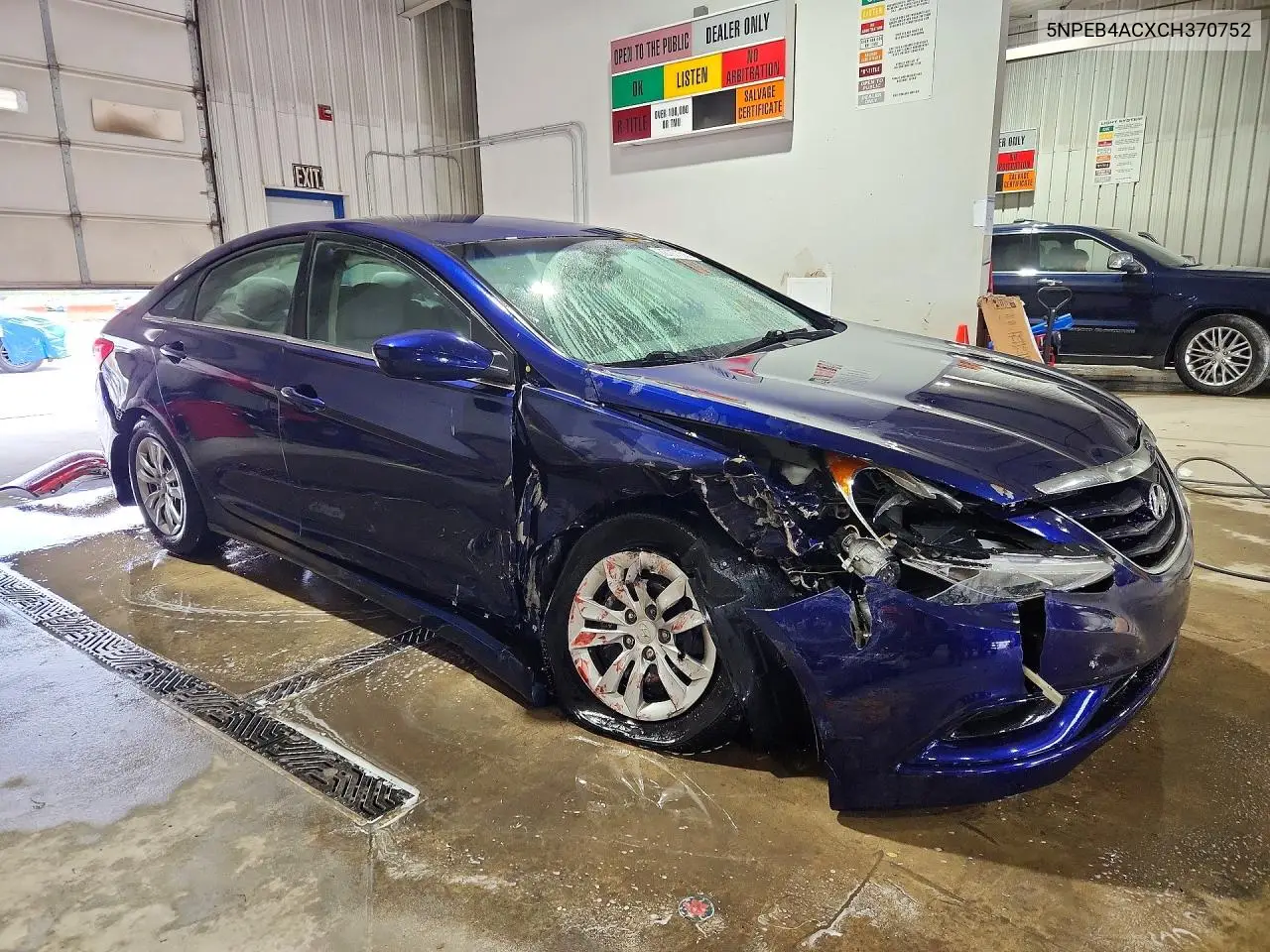 2012 HYUNDAI SONATA VIN 5NPEB4ACXCH370752 — фото 4