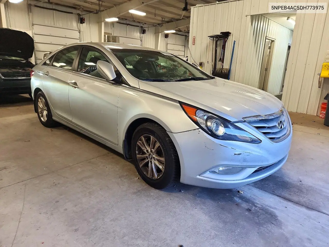 2013 HYUNDAI SONATA VIN 5NPEB4AC5DH773975 — фото 4