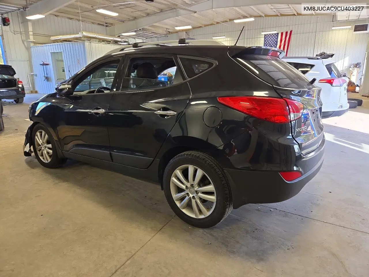 2012 HYUNDAI TUCSON VIN KM8JUCAC9CU403227 — фото 2