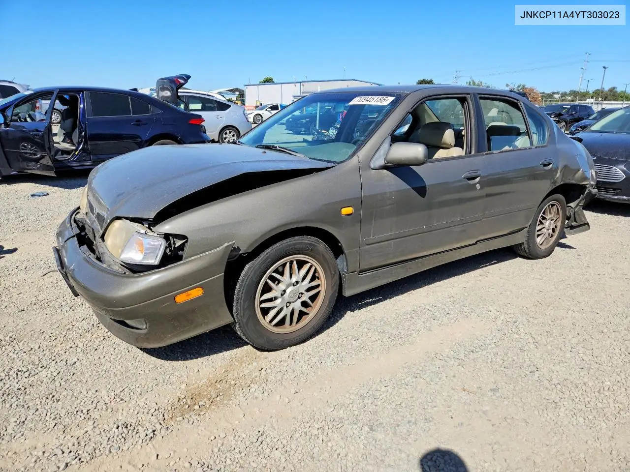 INFINITI G 2000, VIN JNKCP11A4YT303023