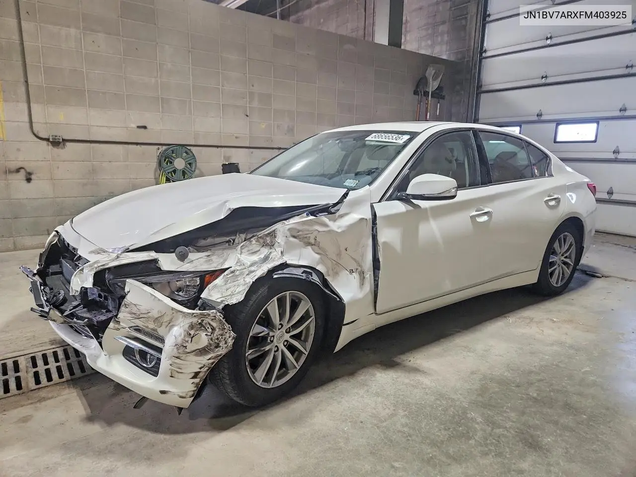 INFINITI Q50 2015, VIN JN1BV7ARXFM403925