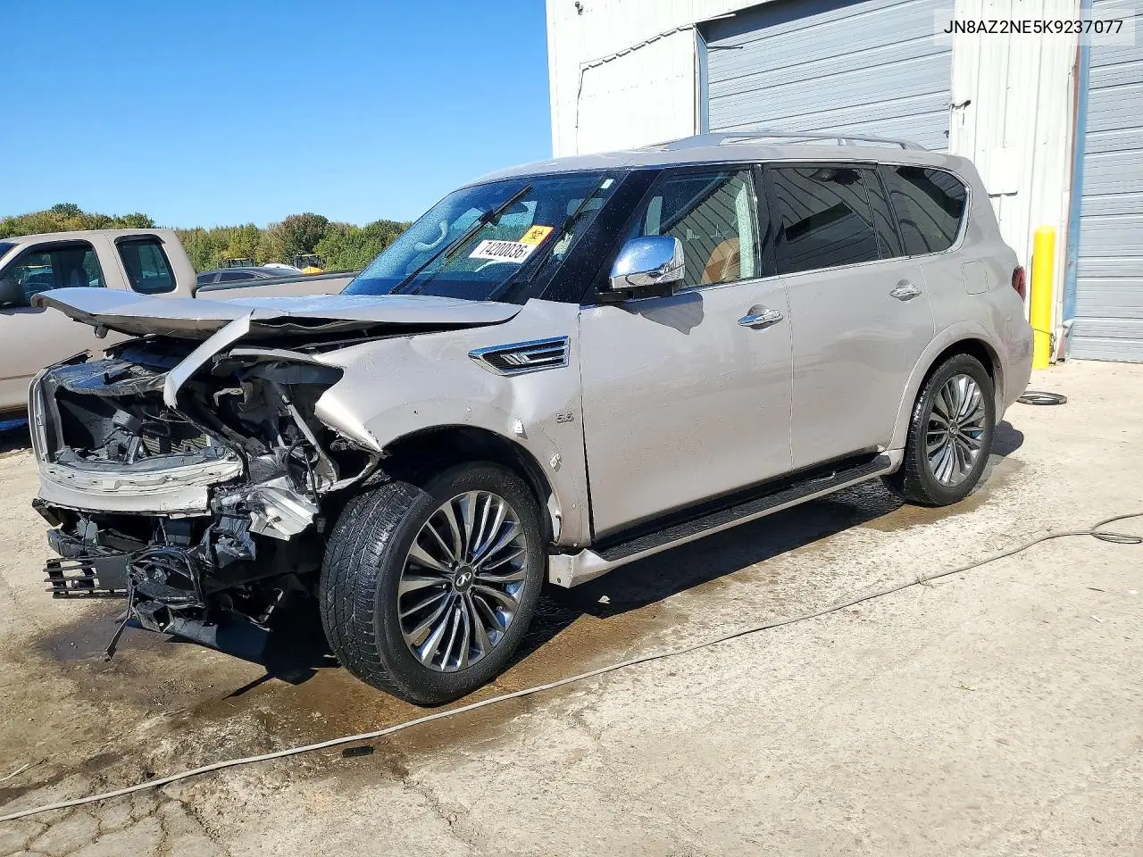 INFINITI QX80 2019, VIN JN8AZ2NE5K9237077