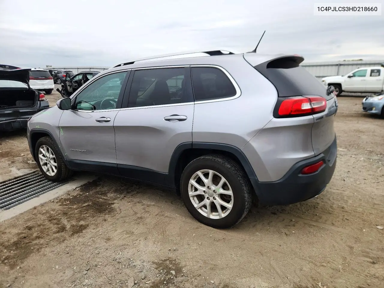 2017 JEEP CHEROKEE VIN 1C4PJLCS3HD218660 — фото 2