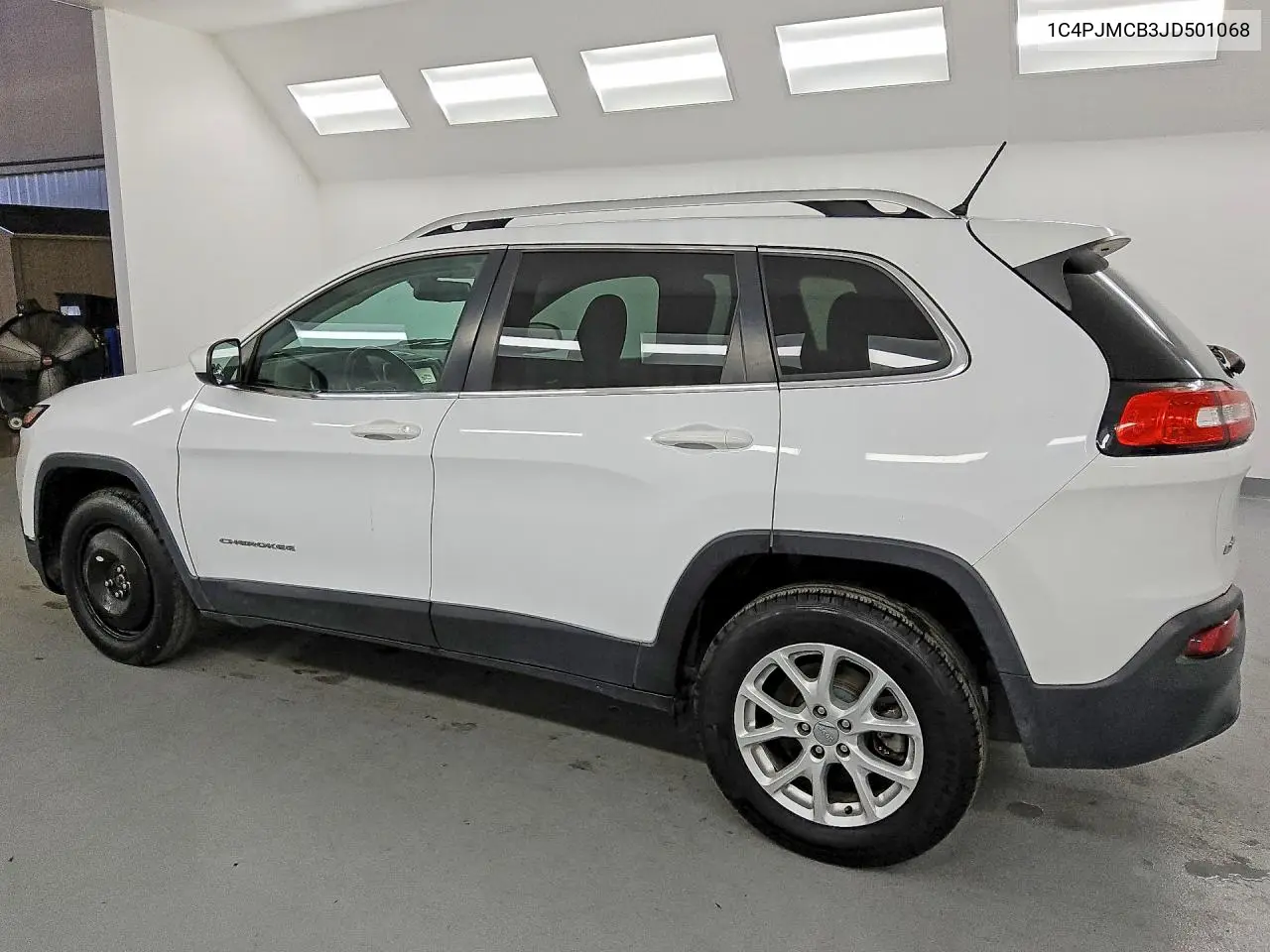 2018 JEEP CHEROKEE VIN 1C4PJMCB3JD501068 — фото 2