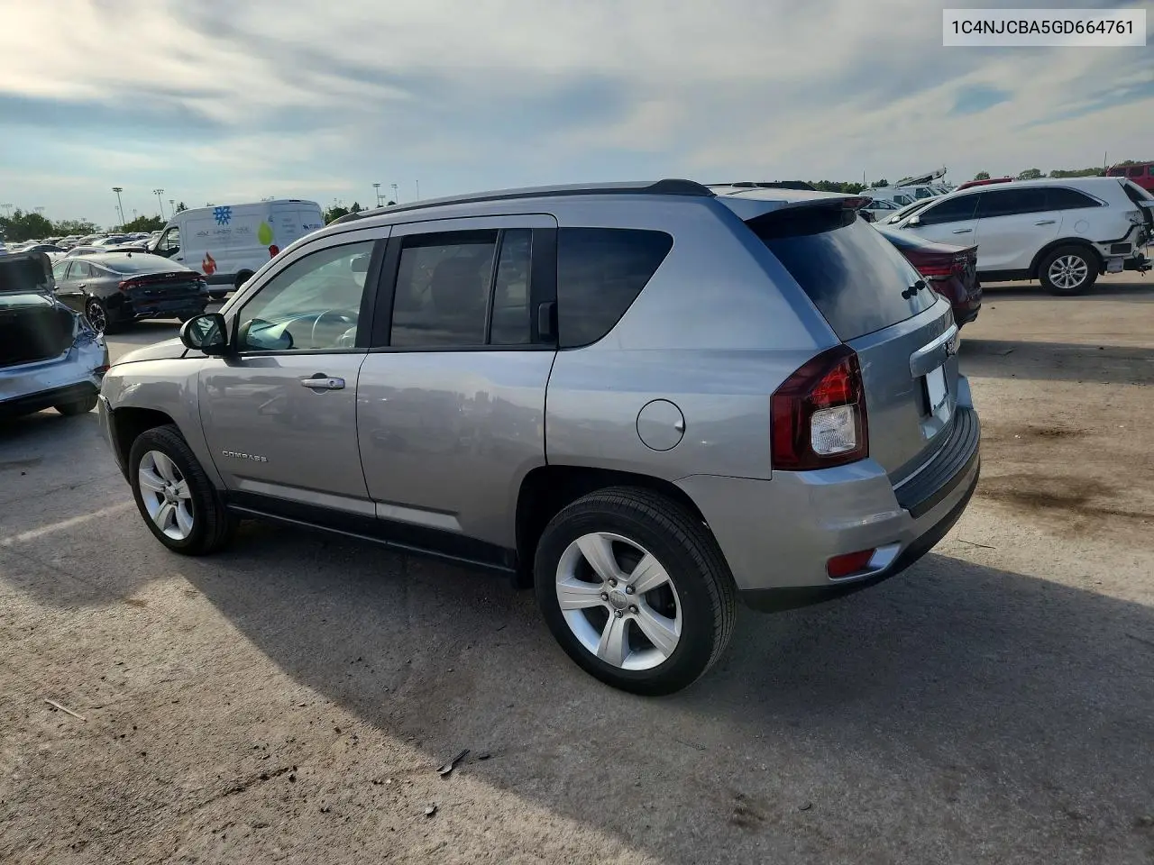 2016 JEEP COMPASS VIN 1C4NJCBA5GD664761 — фото 2