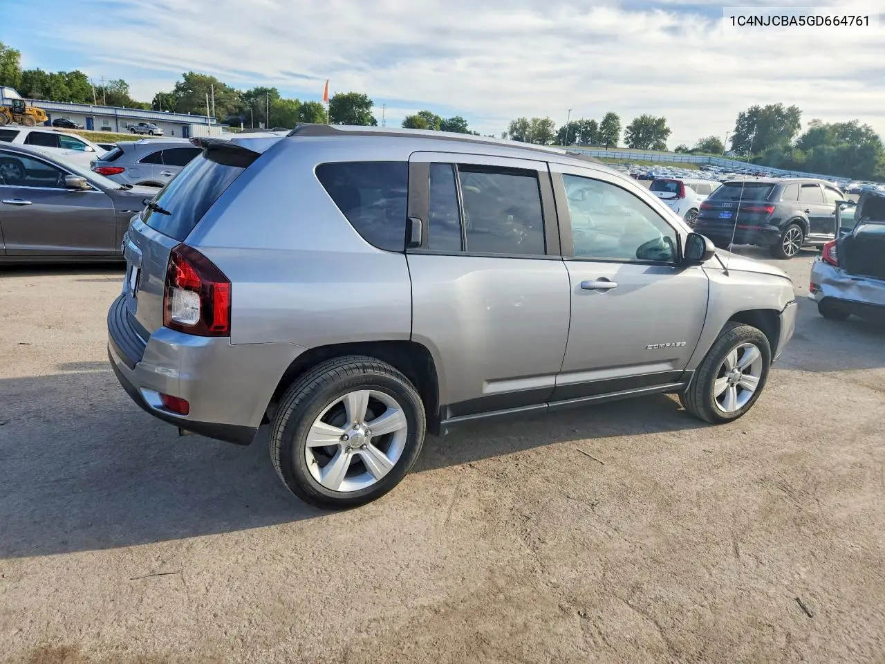 2016 JEEP COMPASS VIN 1C4NJCBA5GD664761 — фото 3
