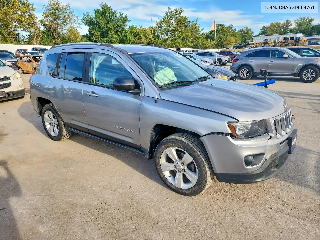 2016 JEEP COMPASS VIN 1C4NJCBA5GD664761 — фото 4