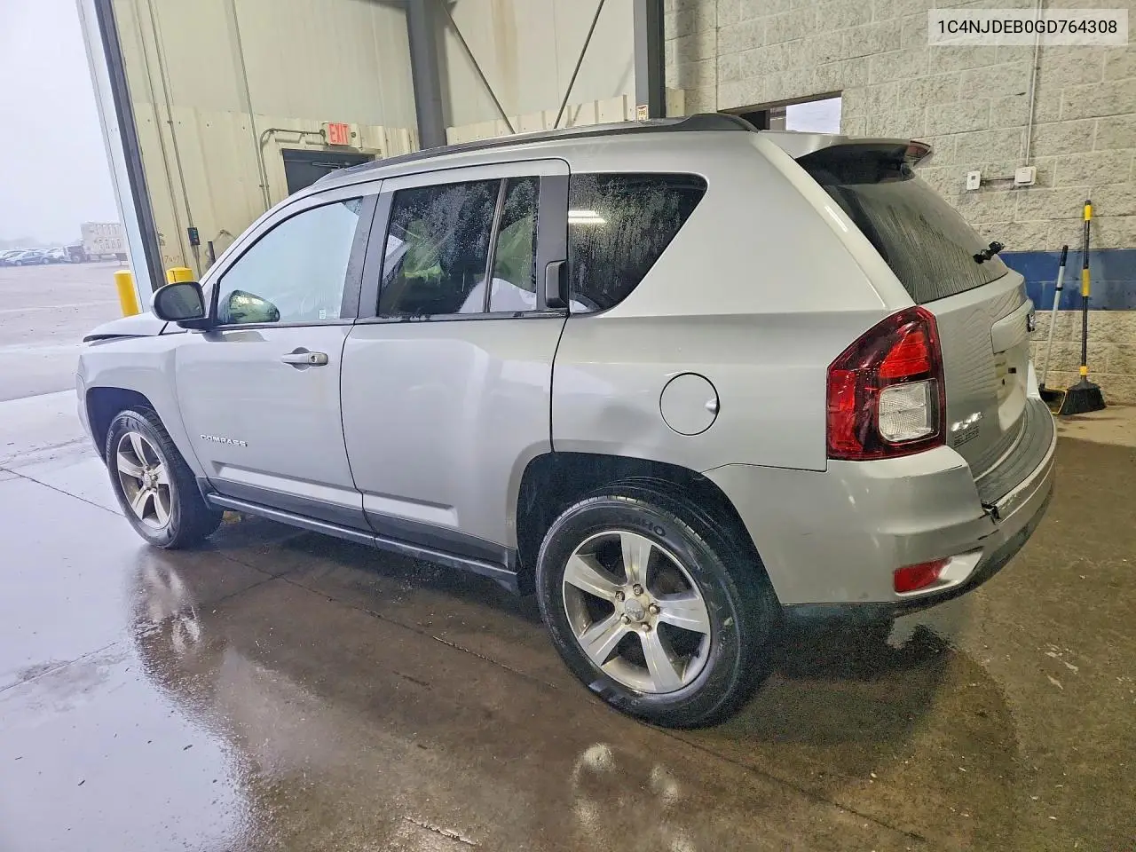 2016 JEEP COMPASS VIN 1C4NJDEB0GD764308 — фото 2