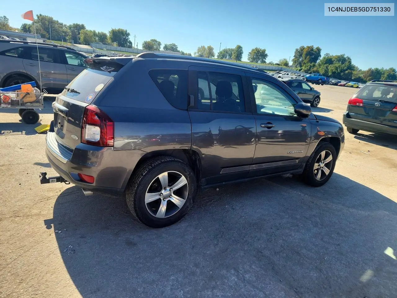 2016 JEEP COMPASS VIN 1C4NJDEB5GD751330 — фото 3