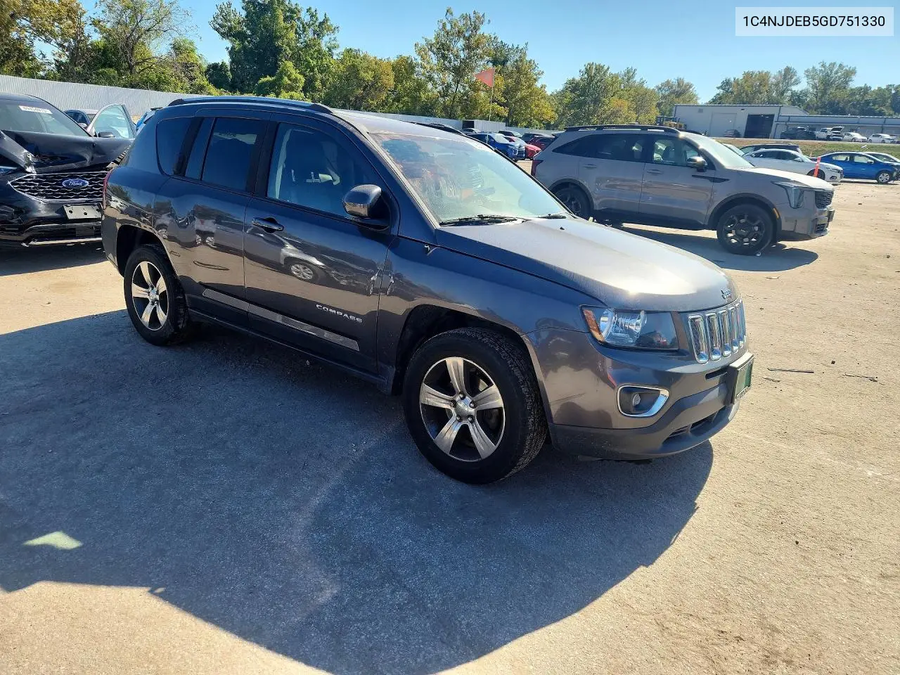 2016 JEEP COMPASS VIN 1C4NJDEB5GD751330 — фото 4