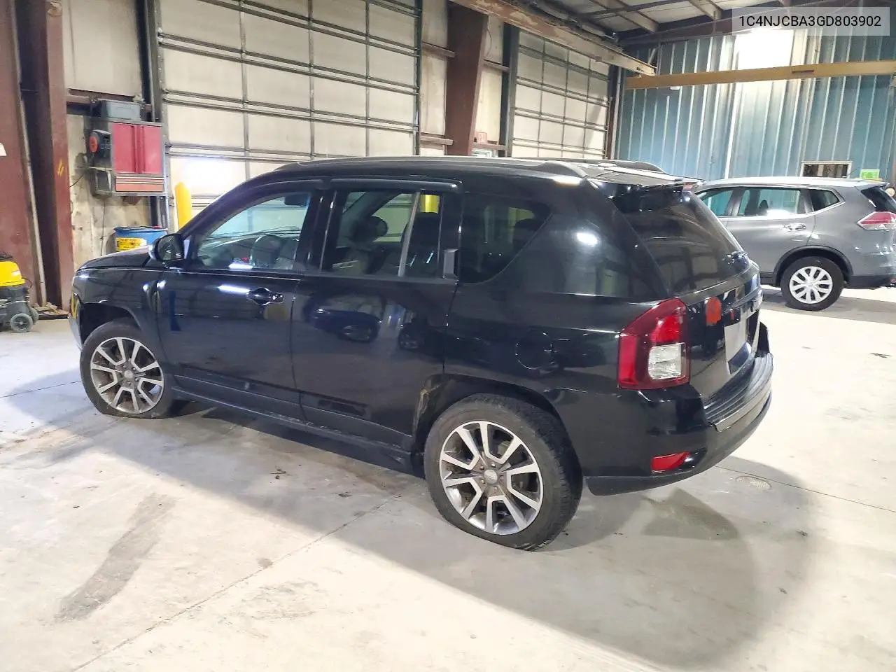 2016 JEEP COMPASS VIN 1C4NJCBA3GD803902 — фото 2