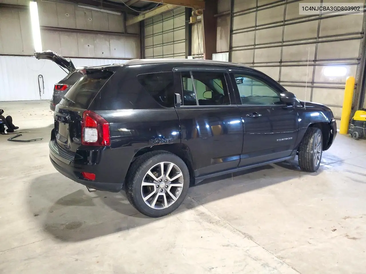 2016 JEEP COMPASS VIN 1C4NJCBA3GD803902 — фото 3
