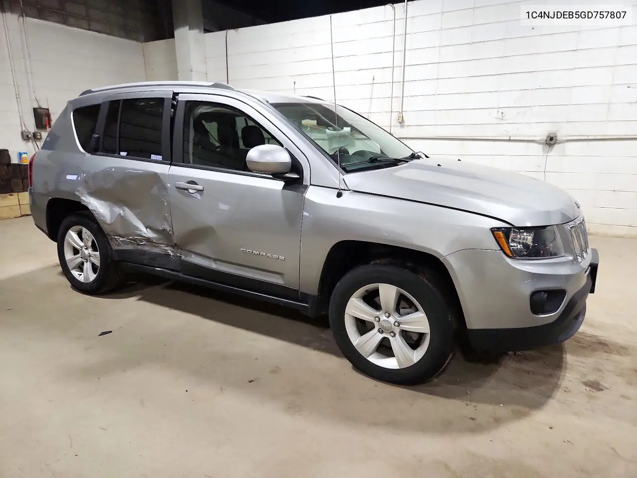 2016 JEEP COMPASS VIN 1C4NJDEB5GD757807 — фото 4