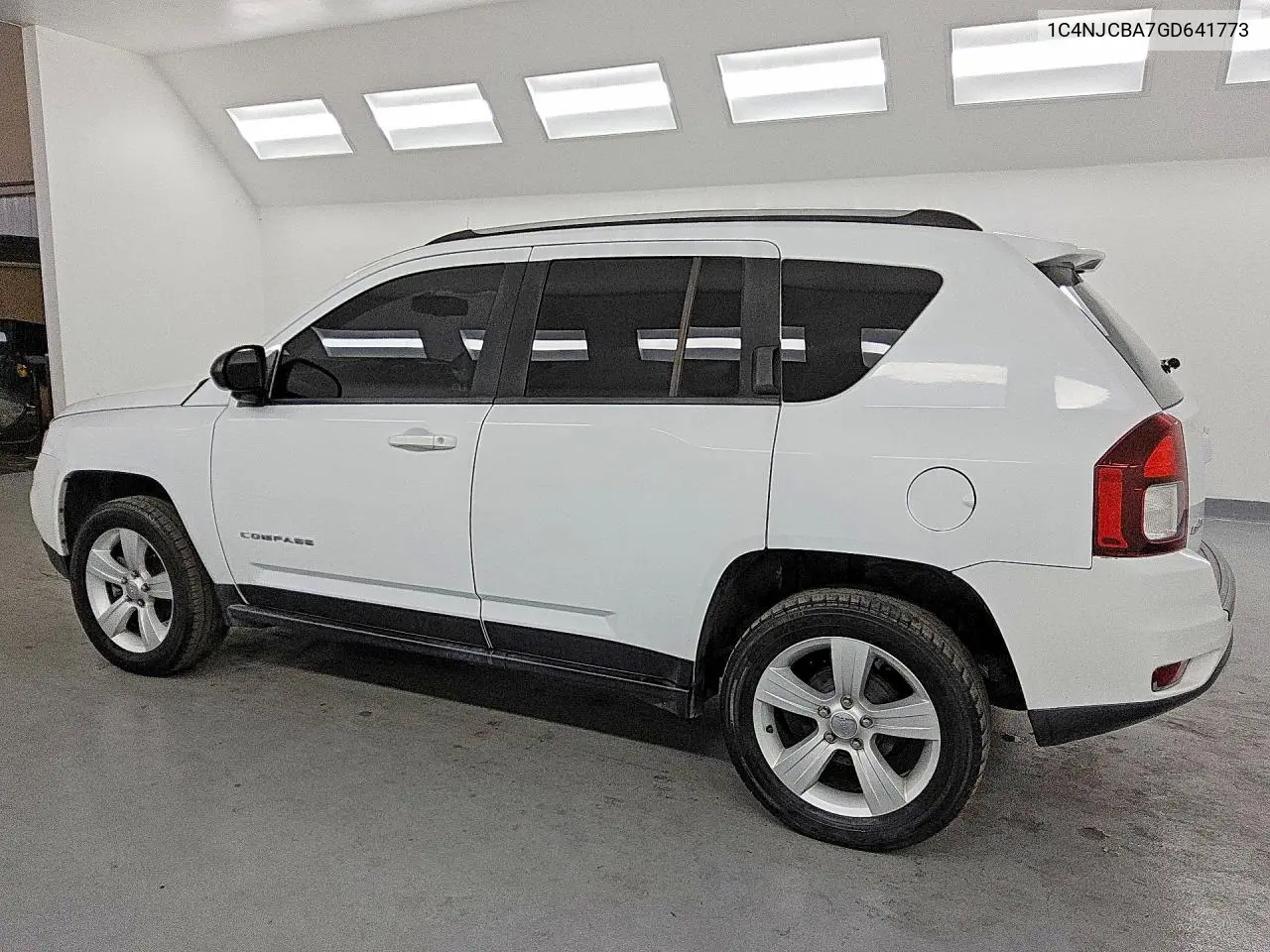 2016 JEEP COMPASS VIN 1C4NJCBA7GD641773 — фото 2