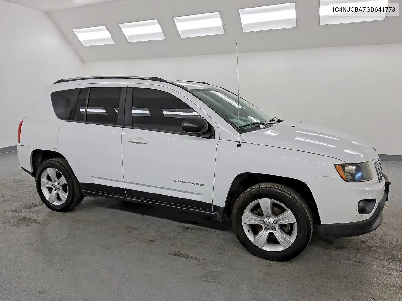 2016 JEEP COMPASS VIN 1C4NJCBA7GD641773 — фото 4
