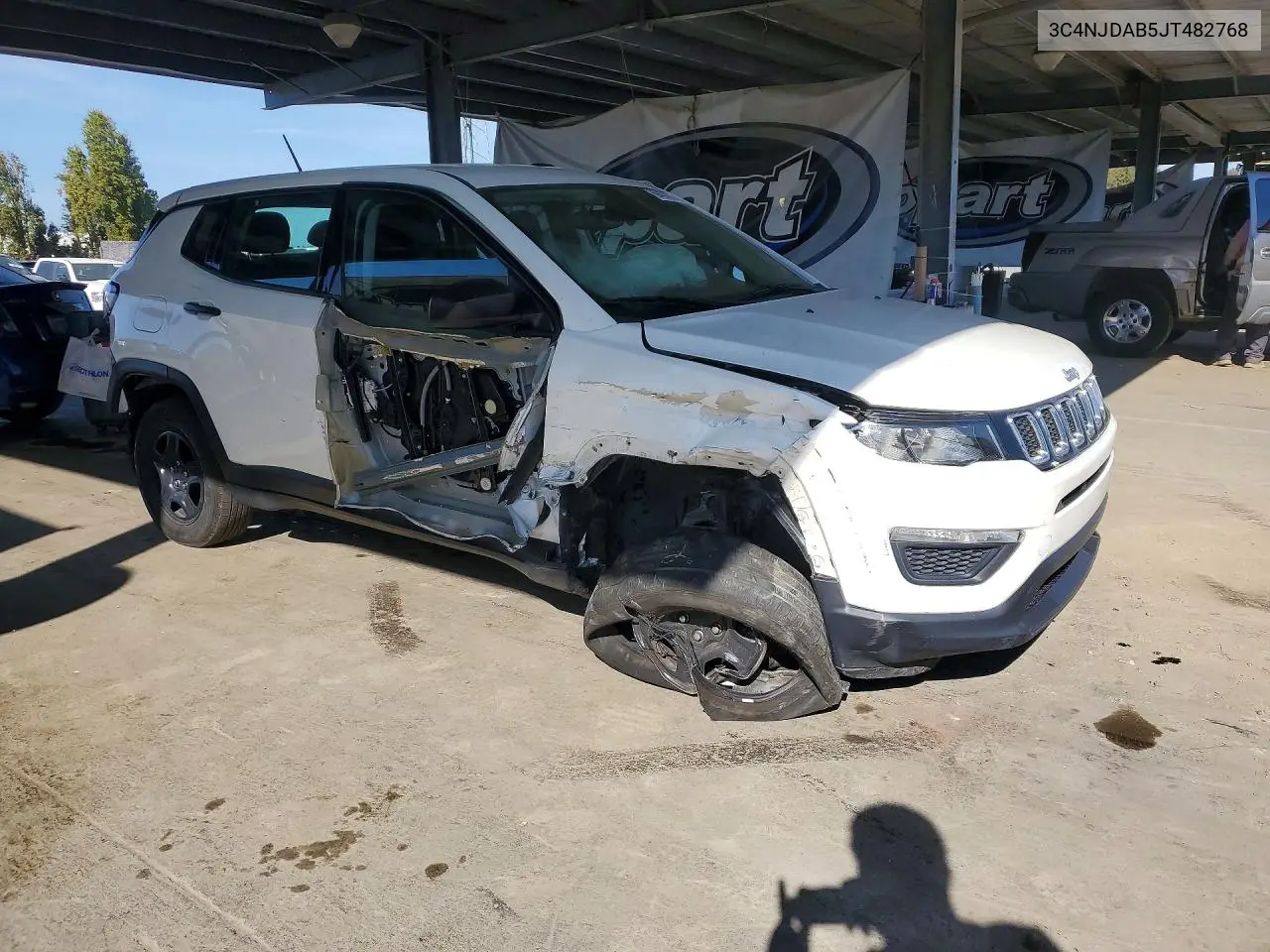 2018 JEEP COMPASS VIN 3C4NJDAB5JT482768 — фото 4