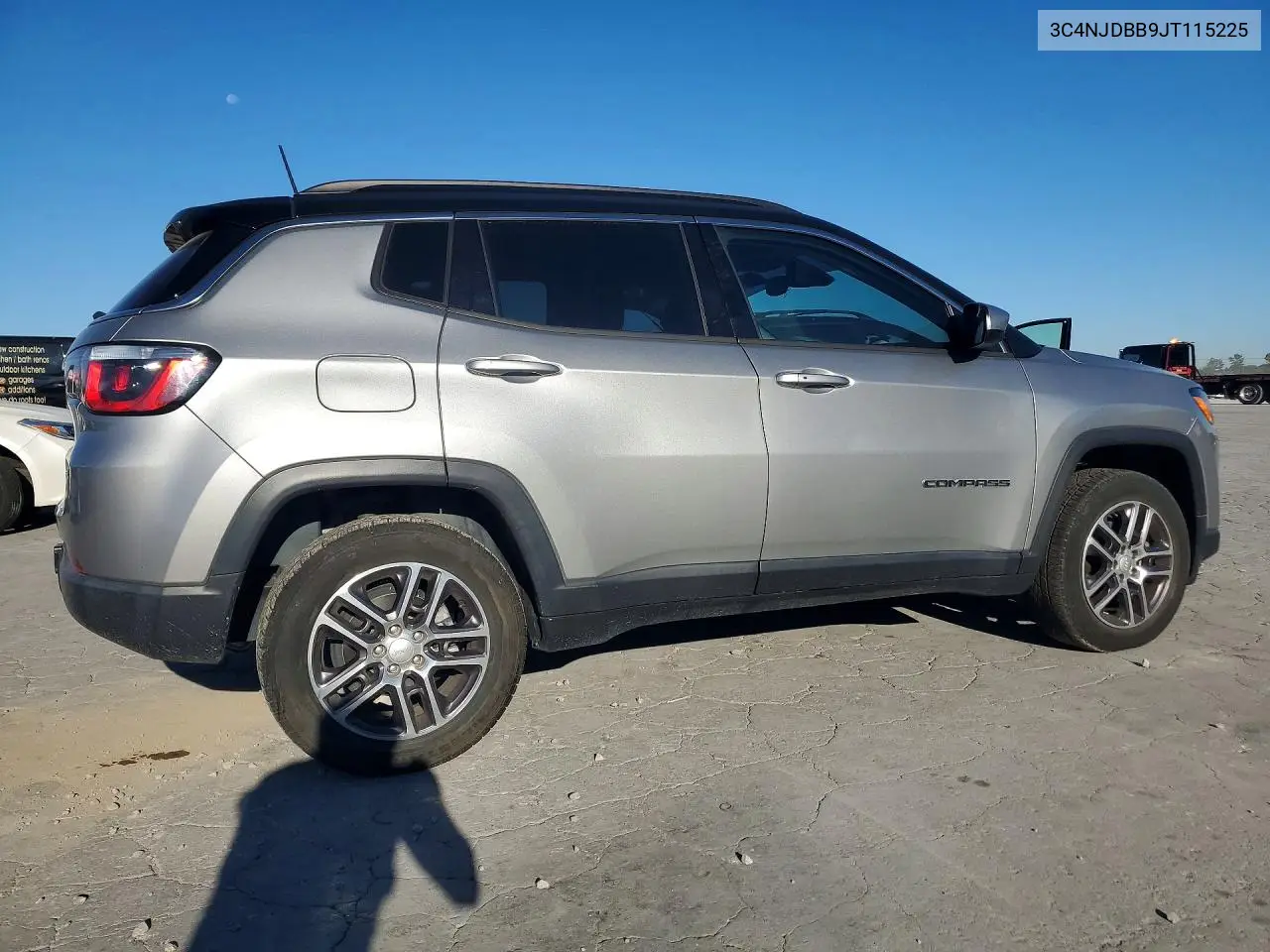 2018 JEEP COMPASS VIN 3C4NJDBB9JT115225 — фото 3