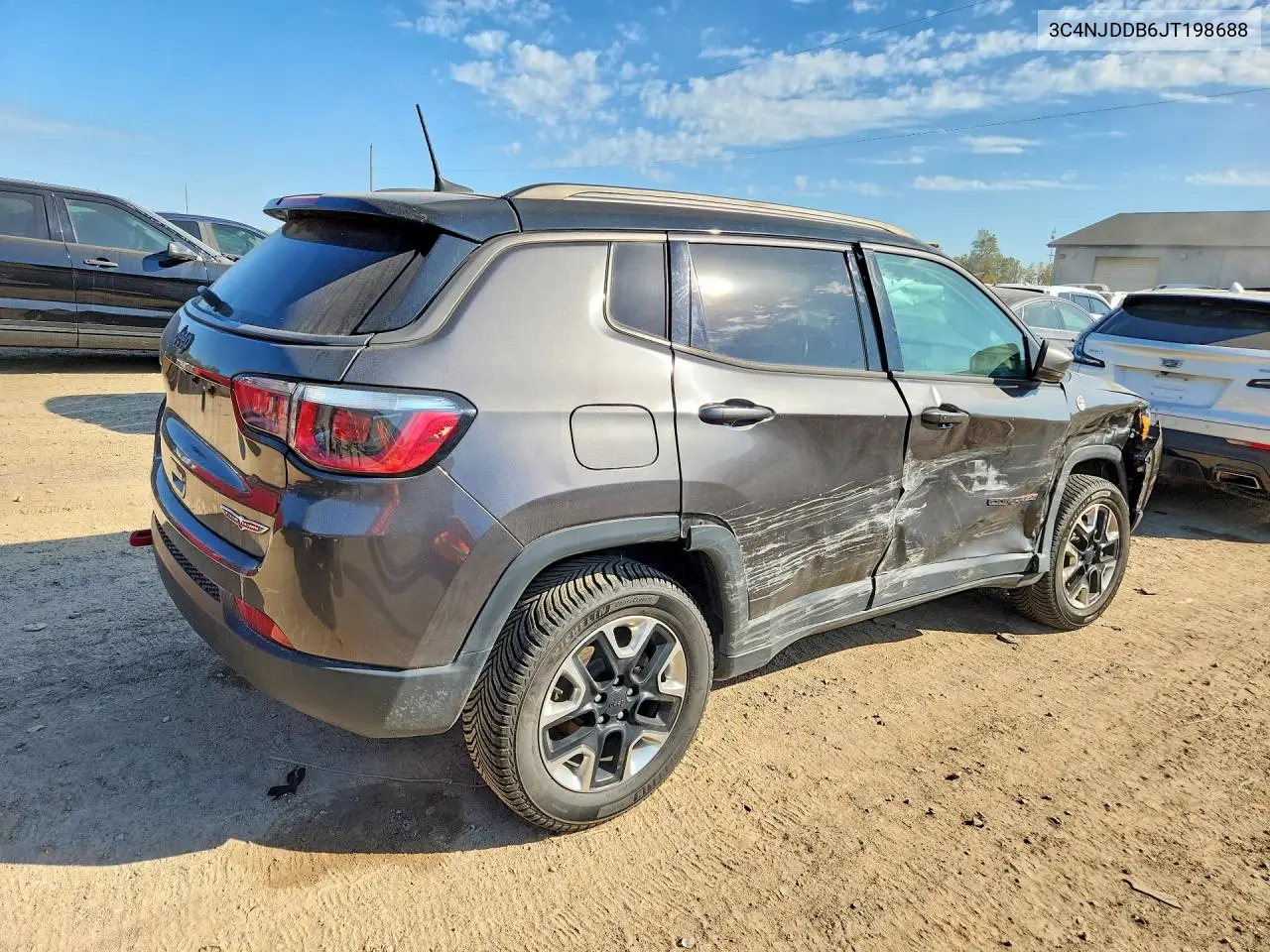 2018 JEEP COMPASS VIN 3C4NJDDB6JT198688 — фото 3
