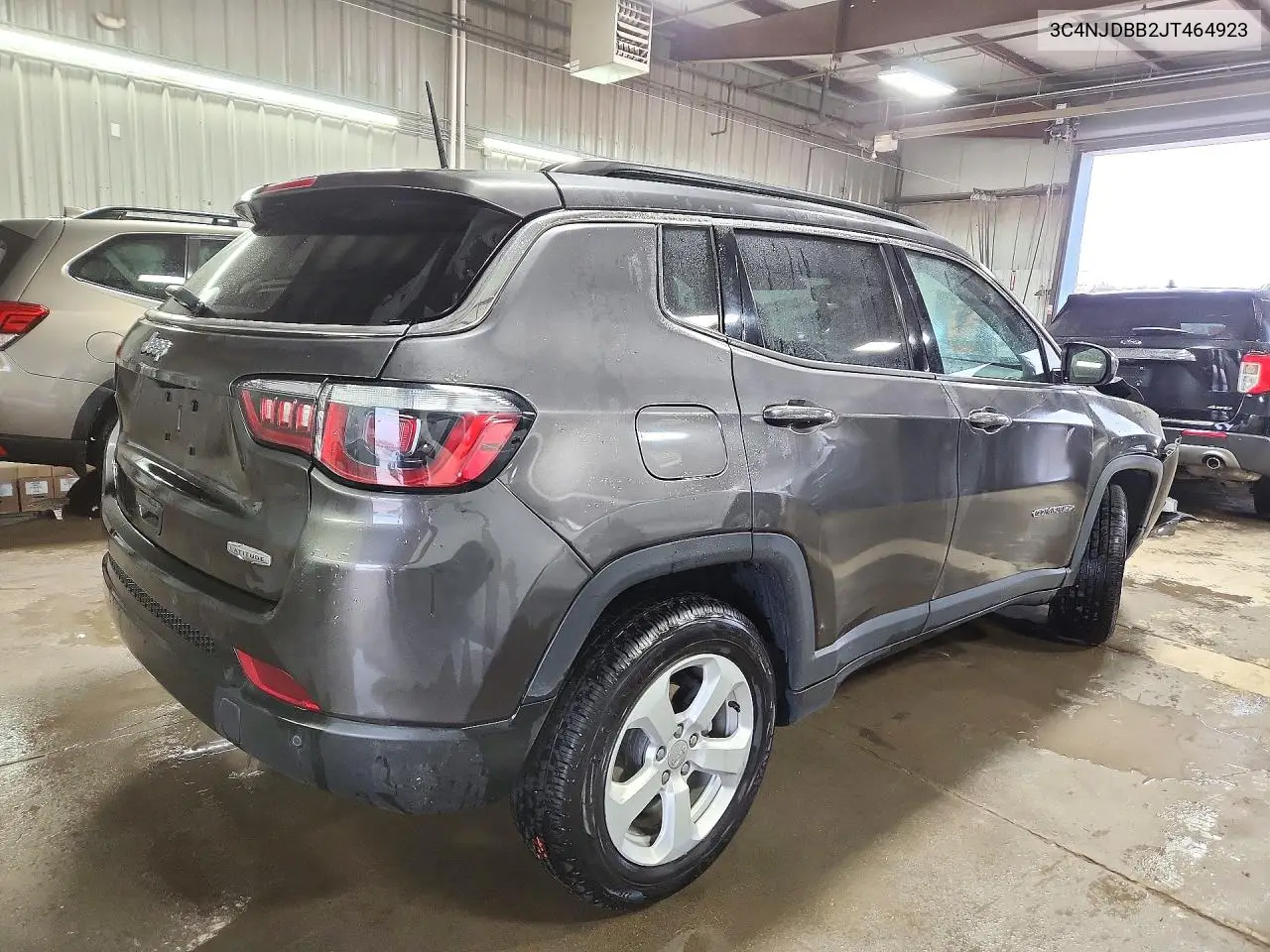 2018 JEEP COMPASS VIN 3C4NJDBB2JT464923 — фото 3