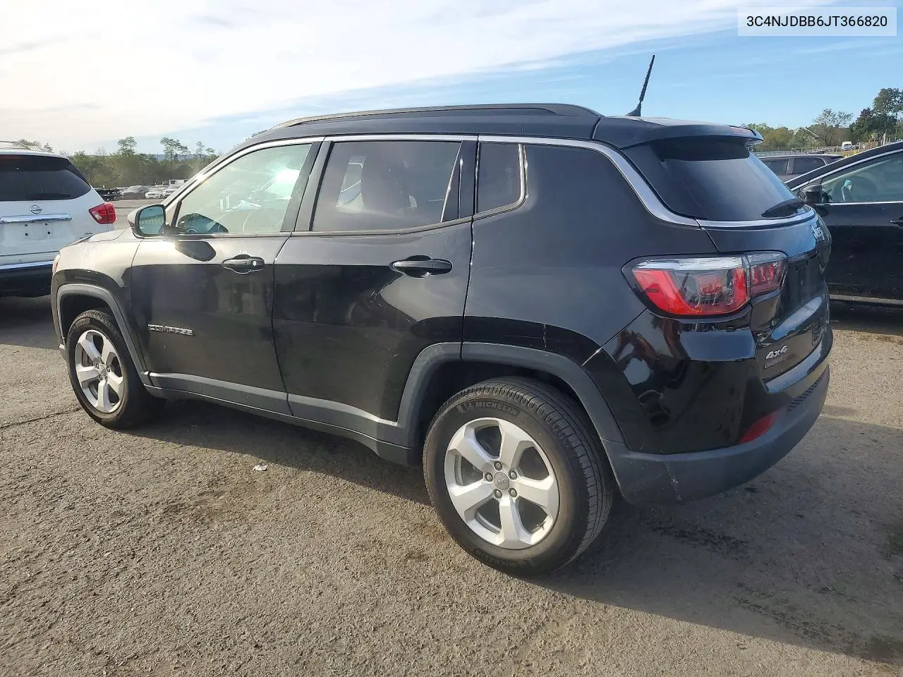 2018 JEEP COMPASS VIN 3C4NJDBB6JT366820 — фото 2