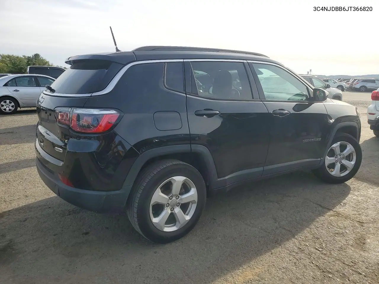 2018 JEEP COMPASS VIN 3C4NJDBB6JT366820 — фото 3
