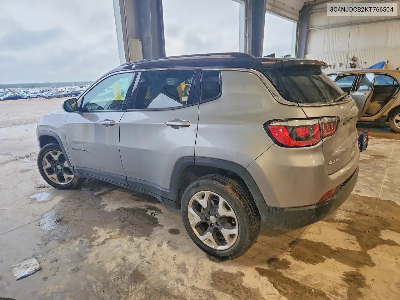 2019 JEEP COMPASS VIN 3C4NJDCB2KT766504 — фото 2