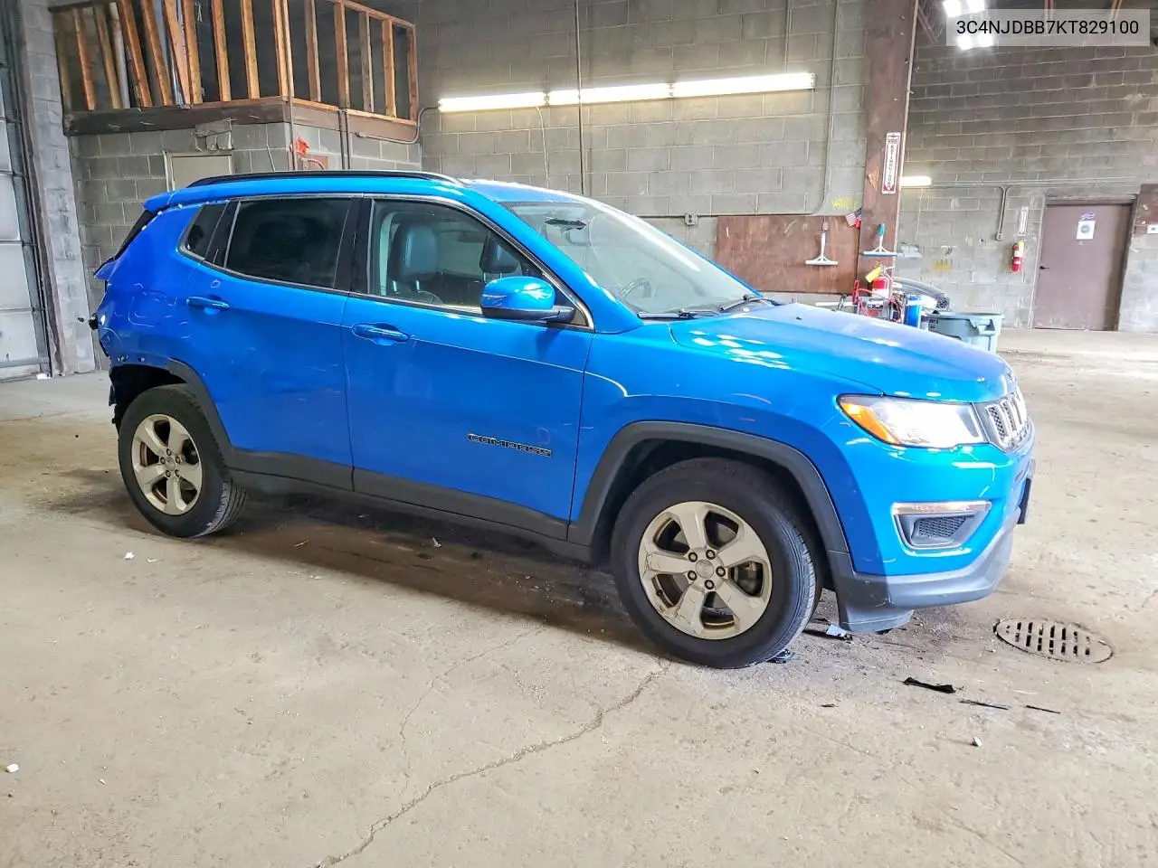 2019 JEEP COMPASS VIN 3C4NJDBB7KT829100 — фото 4