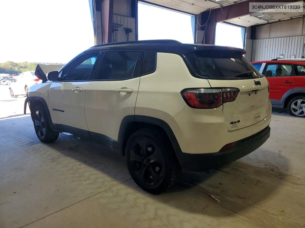 2019 JEEP COMPASS VIN 3C4NJDBBXKT813330 — фото 2