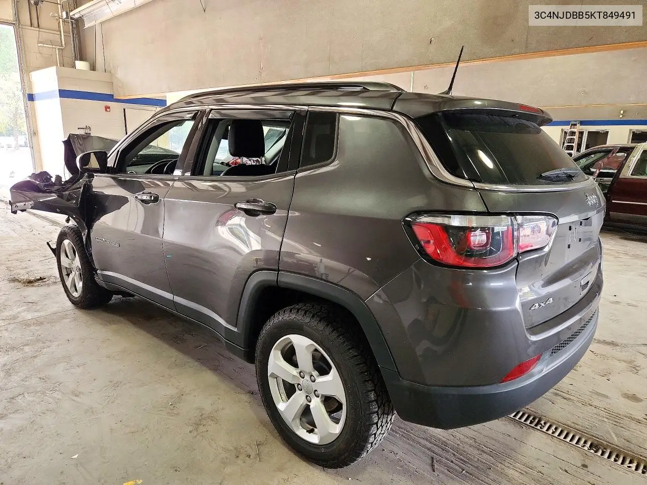 2019 JEEP COMPASS VIN 3C4NJDBB5KT849491 — фото 2