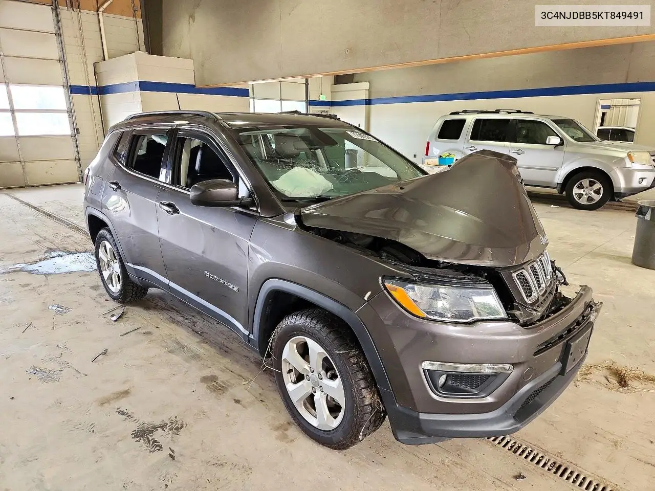 2019 JEEP COMPASS VIN 3C4NJDBB5KT849491 — фото 4