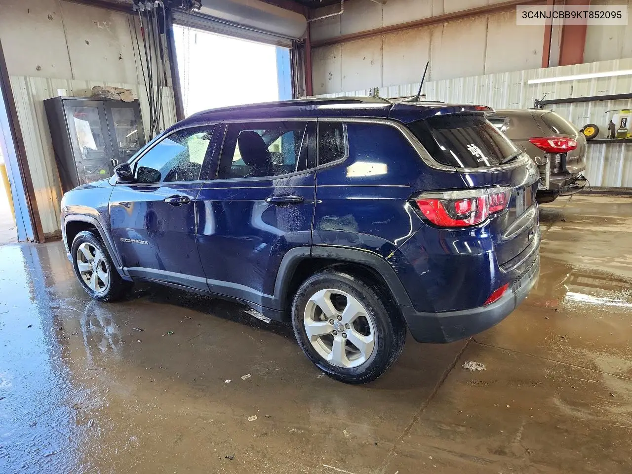 2019 JEEP COMPASS VIN 3C4NJCBB9KT852095 — фото 2