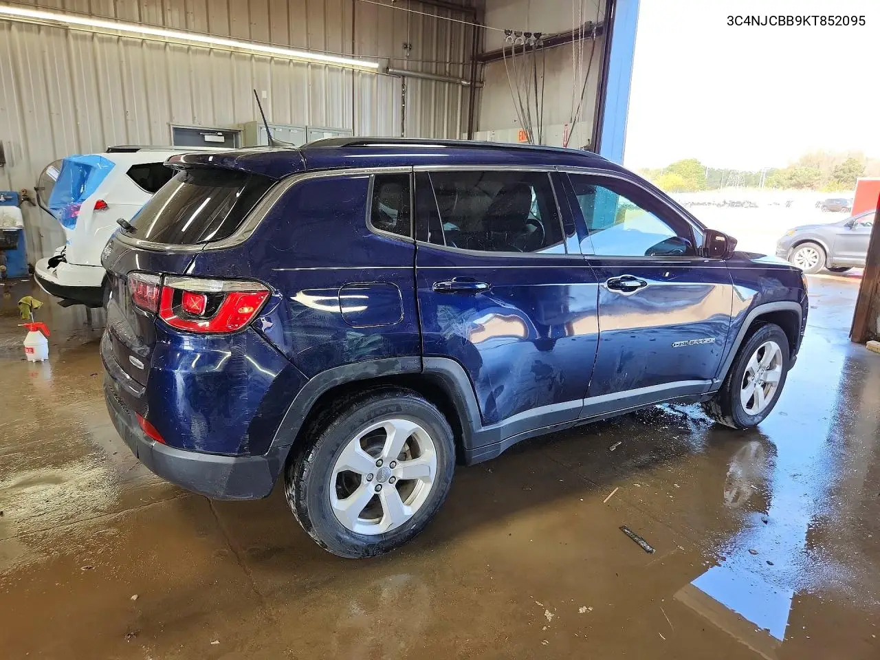 2019 JEEP COMPASS VIN 3C4NJCBB9KT852095 — фото 3
