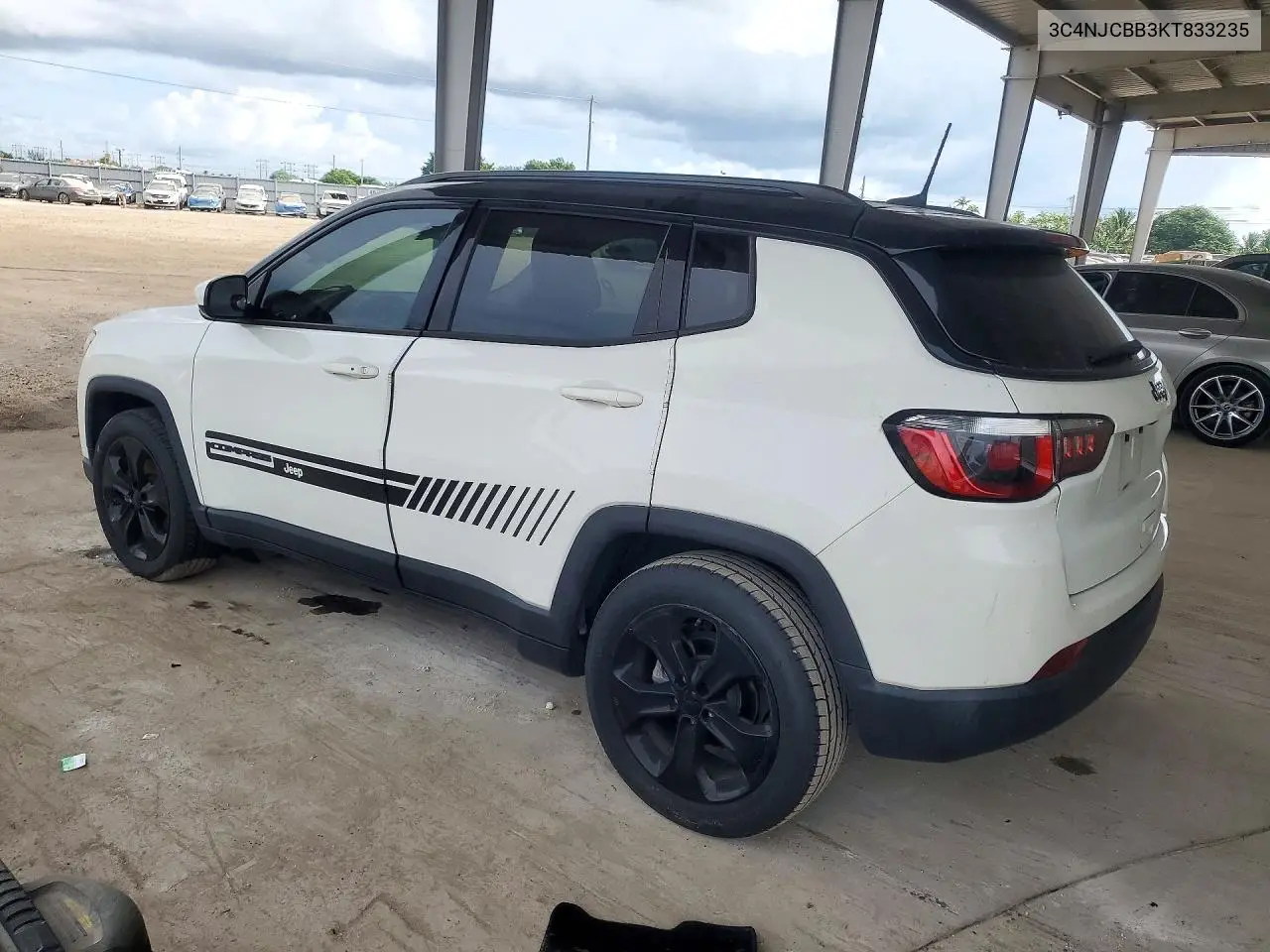 2019 JEEP COMPASS VIN 3C4NJCBB3KT833235 — фото 2