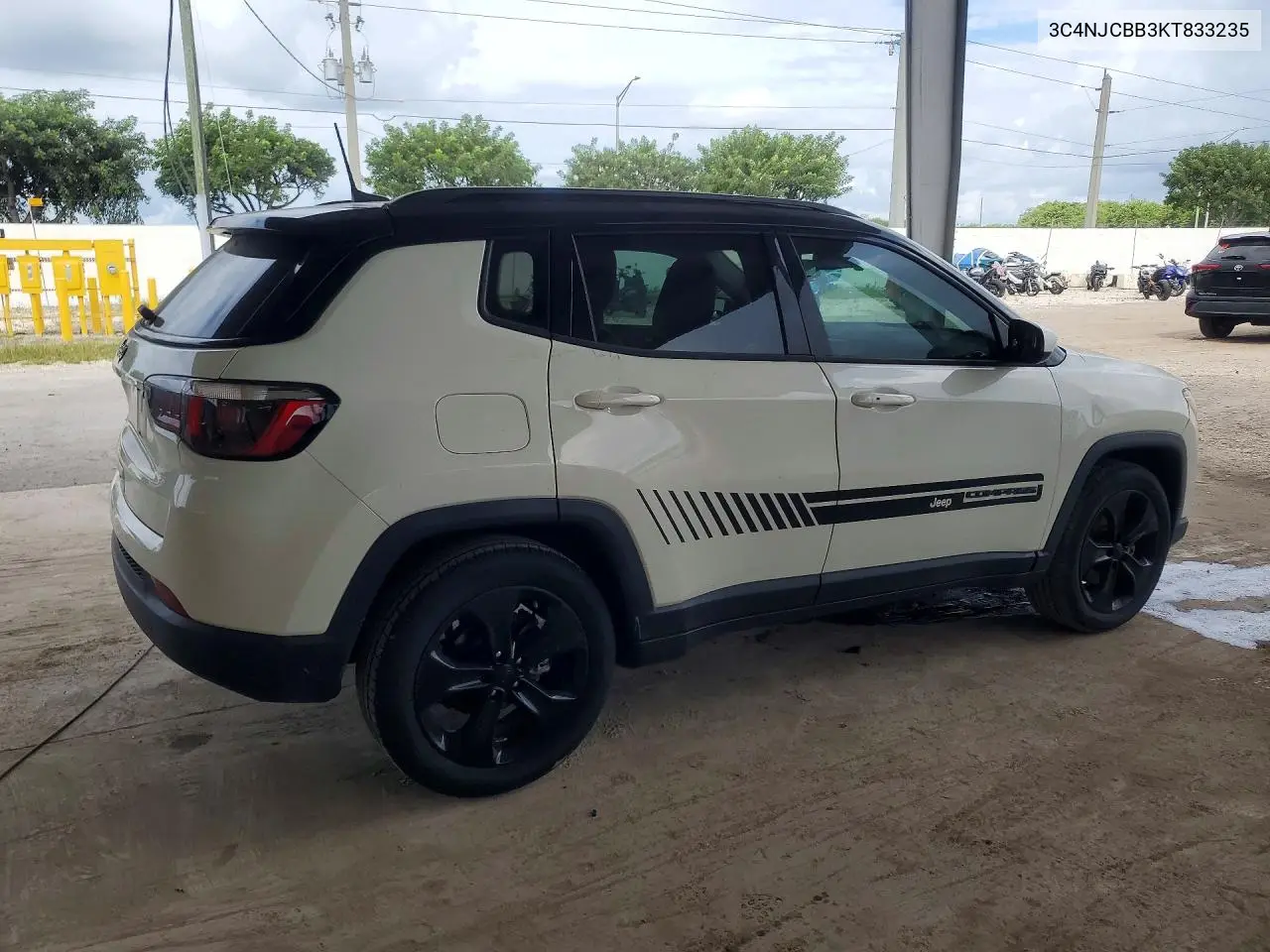 2019 JEEP COMPASS VIN 3C4NJCBB3KT833235 — фото 3