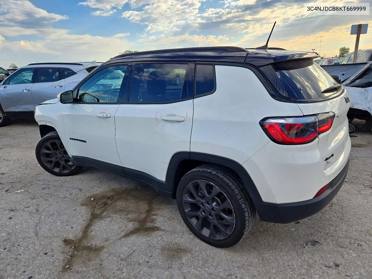 2019 JEEP COMPASS VIN 3C4NJDCB8KT669999 — фото 2