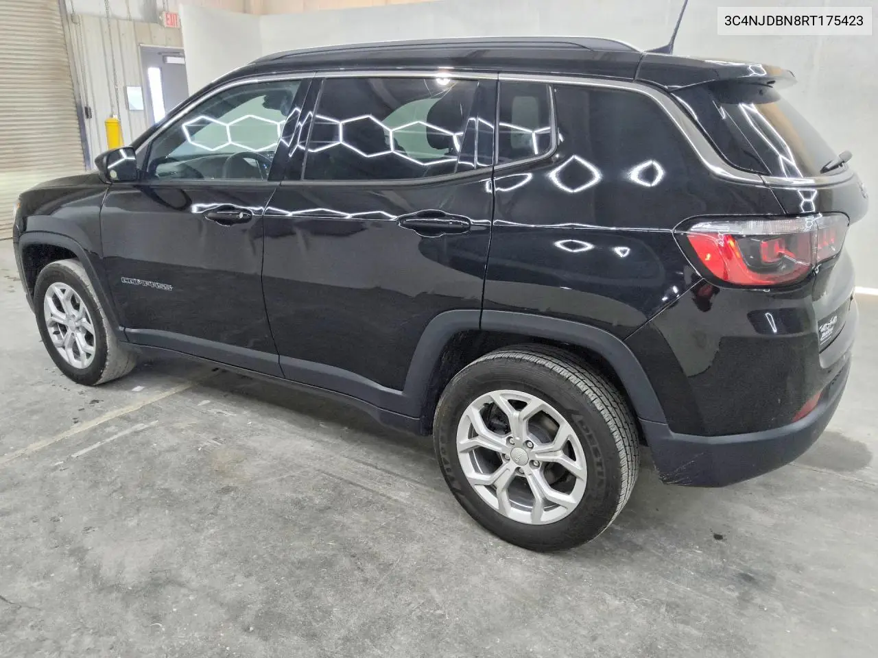 2024 JEEP COMPASS VIN 3C4NJDBN8RT175423 — фото 2