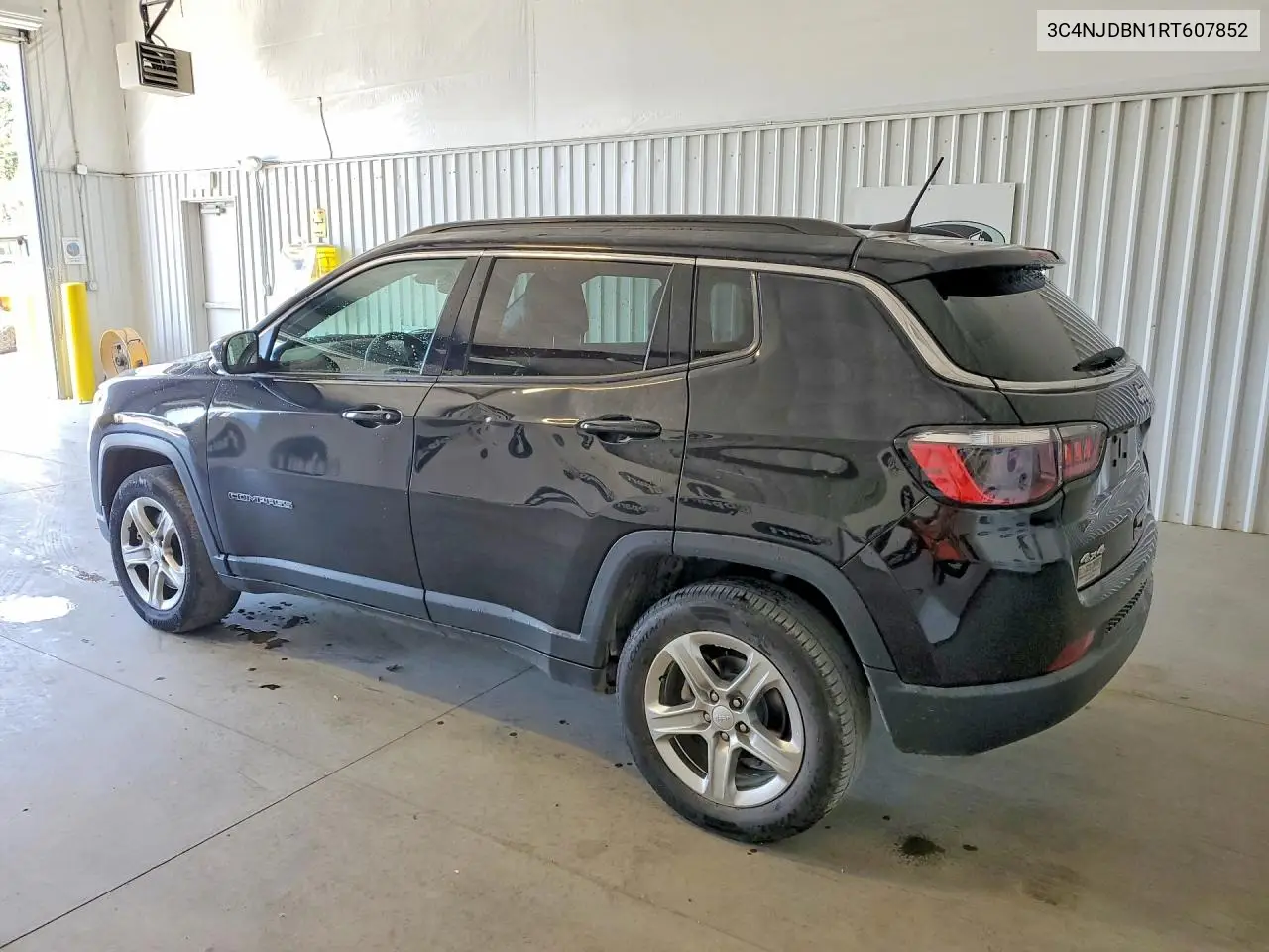 2024 JEEP COMPASS VIN 3C4NJDBN1RT607852 — фото 2
