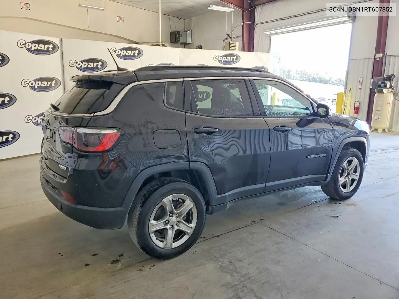 2024 JEEP COMPASS VIN 3C4NJDBN1RT607852 — фото 3