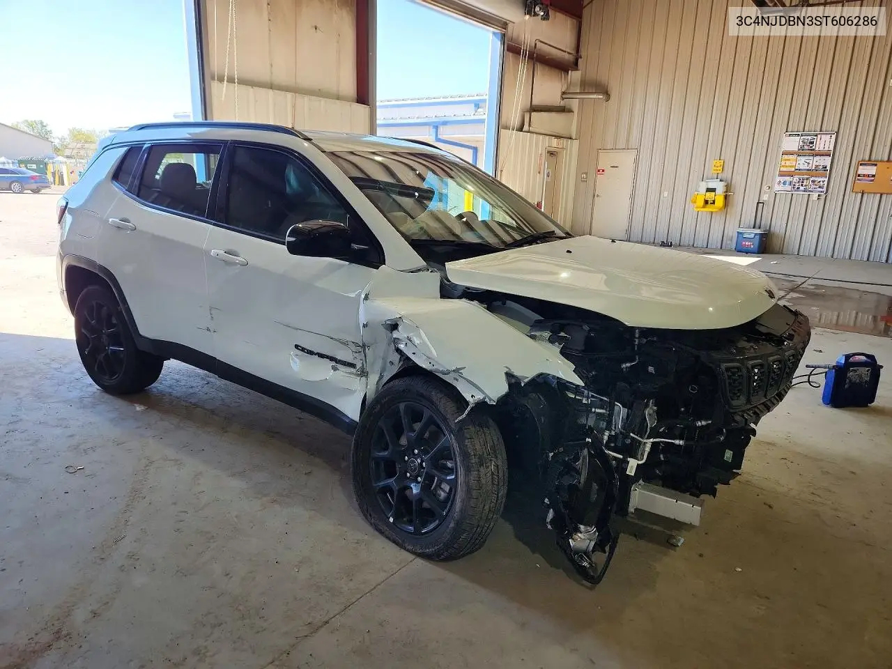 2025 JEEP COMPASS VIN 3C4NJDBN3ST606286 — фото 4